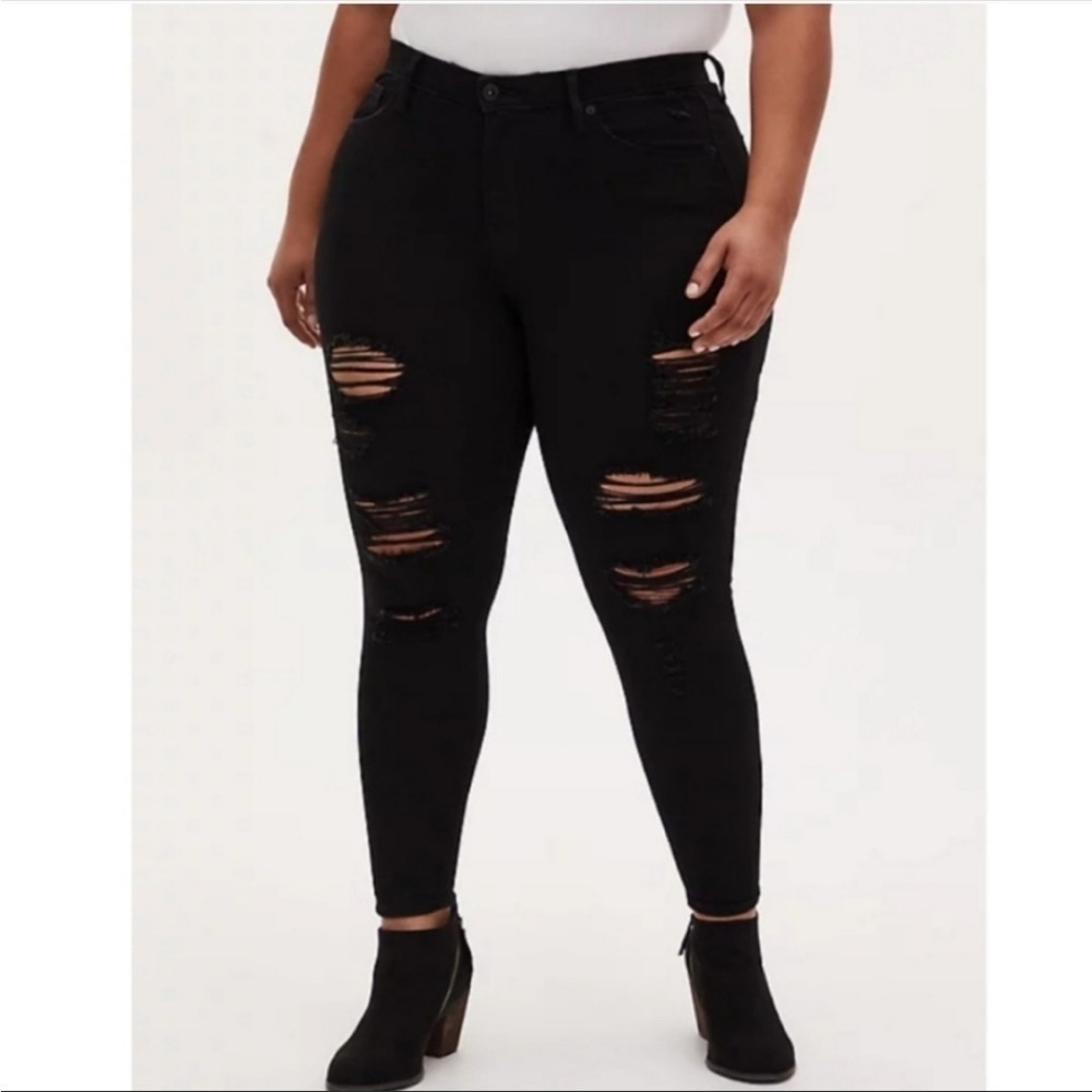 Torrid plus Sky high Premium stretch‎ distressed ripped torn black skinny jeans